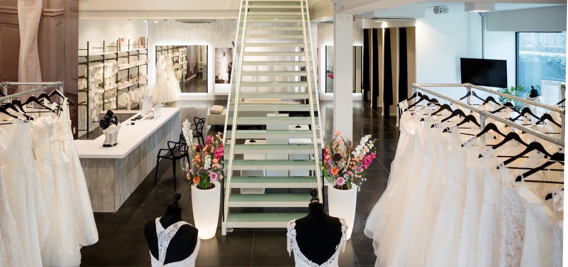 Bruidsmodeland, de bruidsmodewinkel voor een maatje meer.